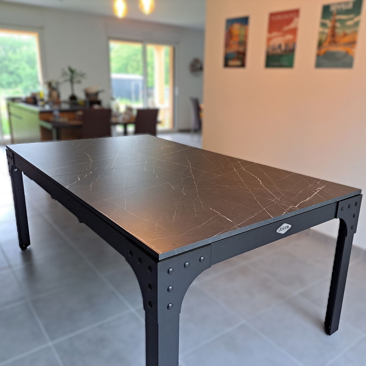 Table billard convertible Etolrak dans un salon contemporain